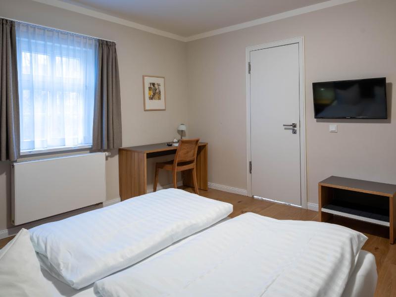 Double Room image 2