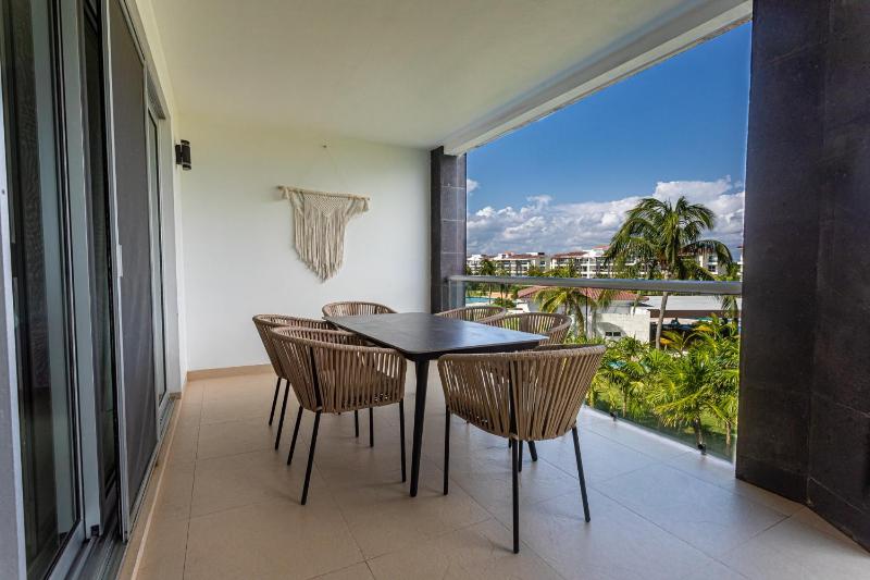 NEW !! Casa Miramar Ocean View 325 S apts - image 14