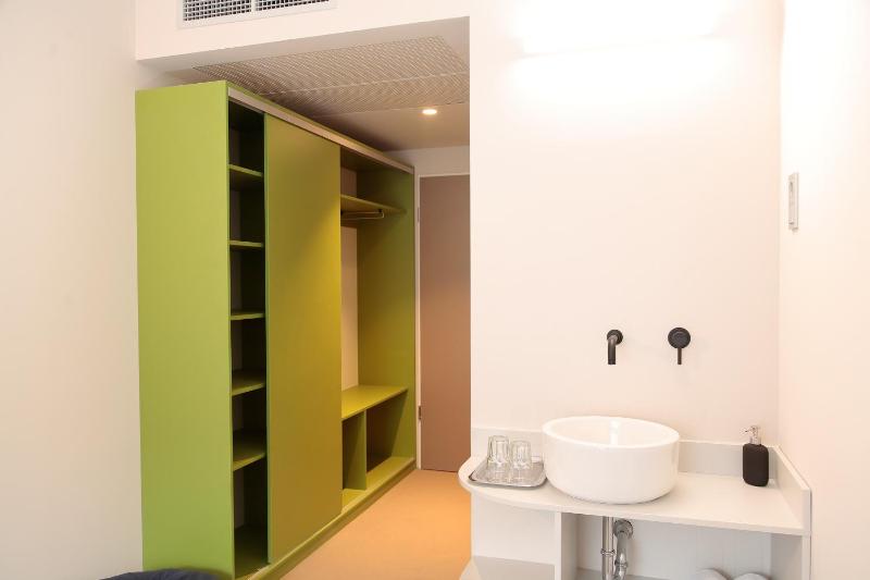 Standard Double Room image 3