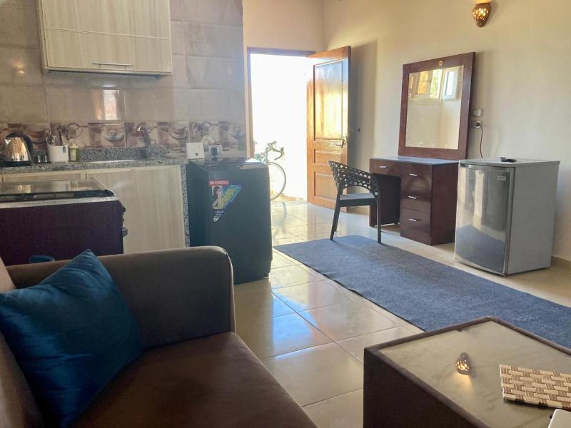 Dahab Smart Suite W/AC air fryer & crib - image 12