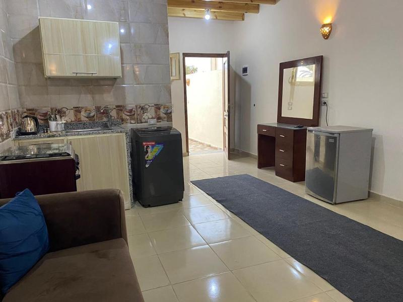 Dahab Smart Suite W/AC air fryer & crib - image 9