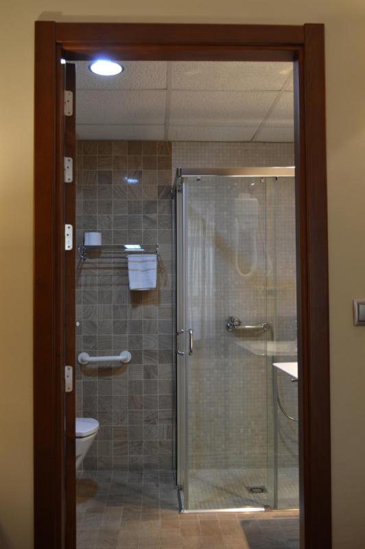 Twin Room image 3