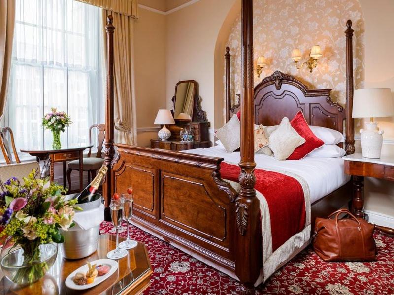 Deluxe King Suite image 1