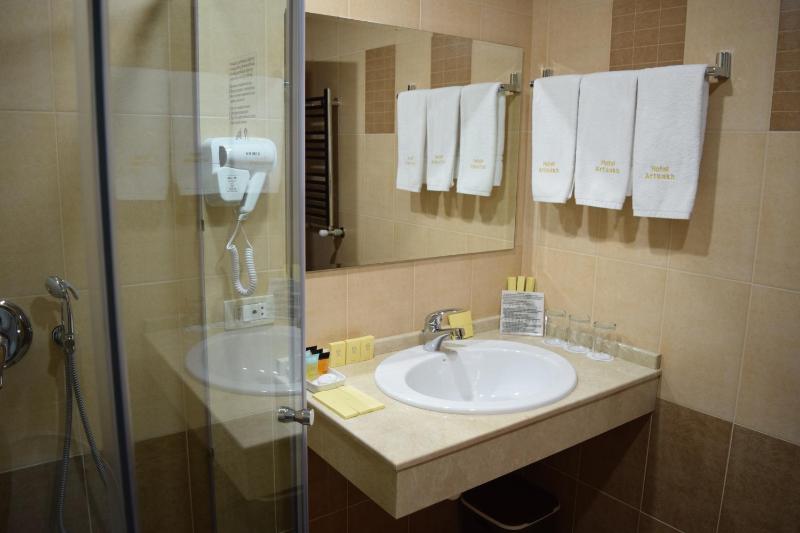 Standard Triple Room image 4