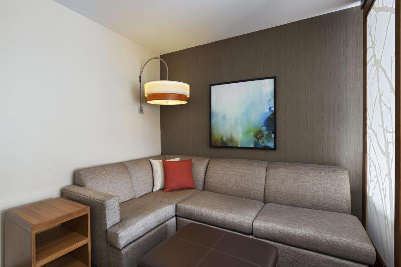 King Room with Sofa Bed image 1