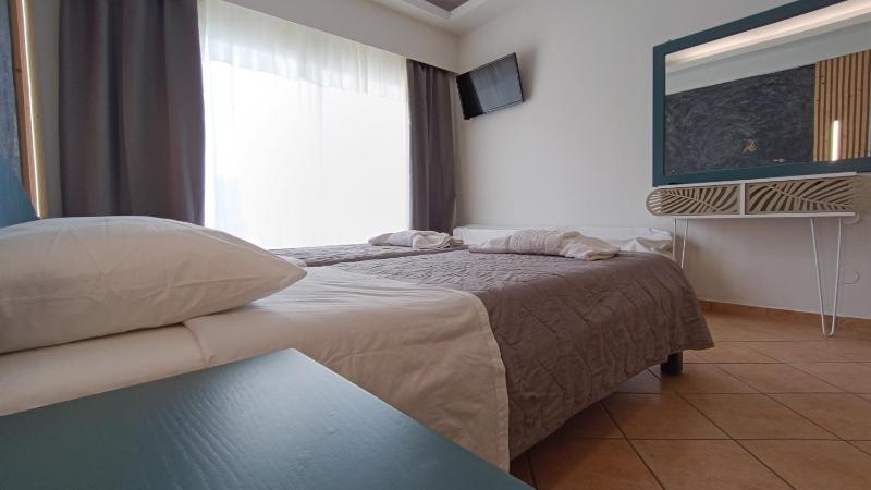 Studio with Pool View image 3