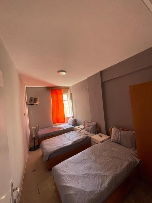 Economy Triple Room with Shared Bathroom image 1