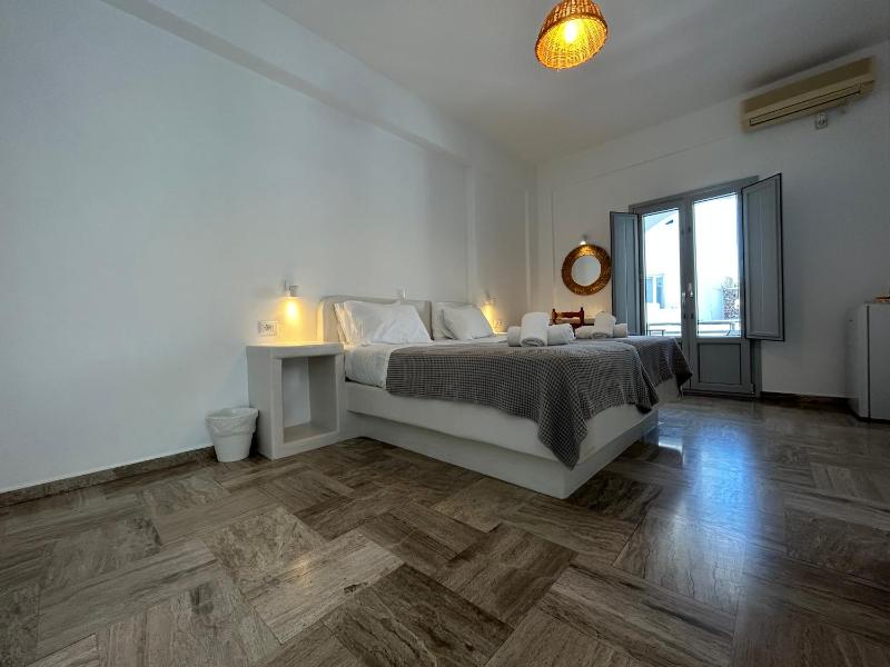Double or Twin Room image 4
