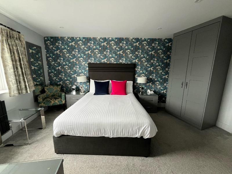 Double Room image 3