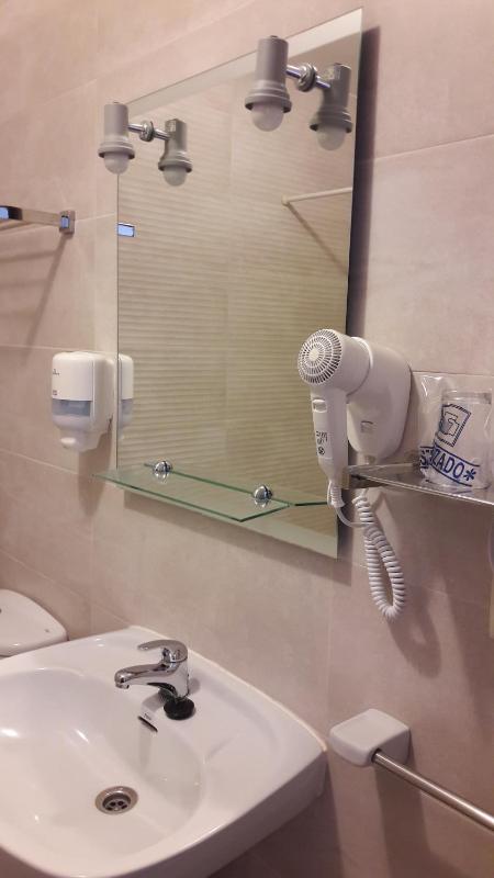 Single Room image 3
