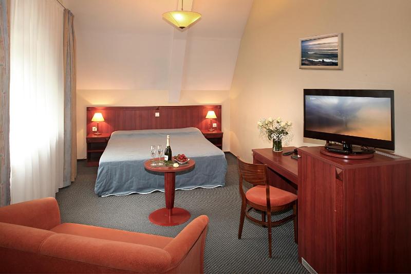 Standard Double or Twin Room image 3