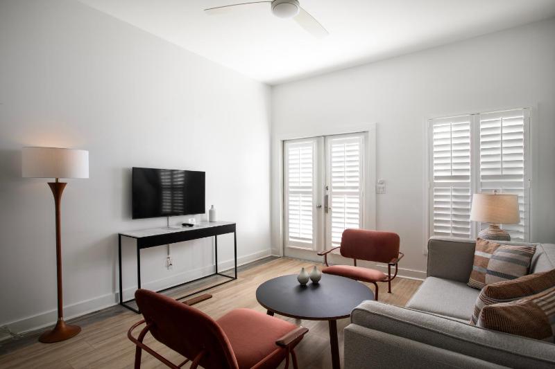 King Deluxe Suite image 3