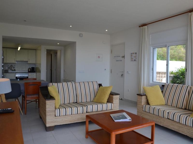 Apartamento de 2 habitaciones en L'Estartit con piscina y aire acondicionado - ES-323-13 - image 4
