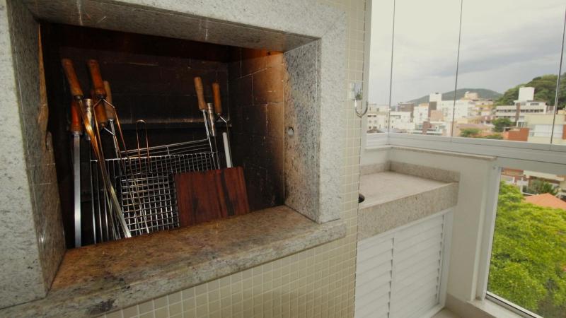 1077 Excelente opção com duas suítes no centro de Bombinhas - image 20