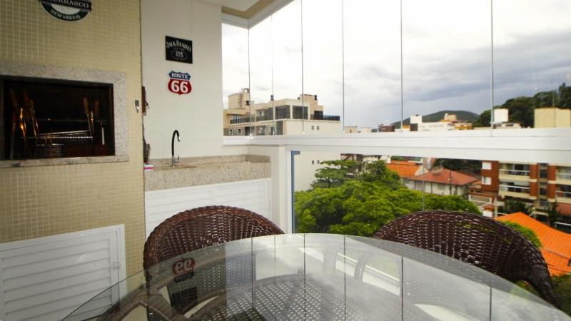 1077 Excelente opção com duas suítes no centro de Bombinhas - image 27