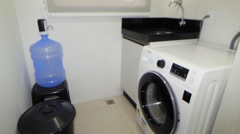1077 Excelente opção com duas suítes no centro de Bombinhas - image 47