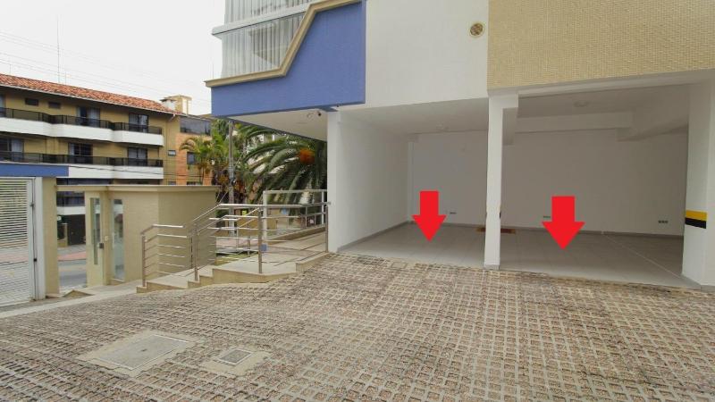 1077 Excelente opção com duas suítes no centro de Bombinhas - image 29