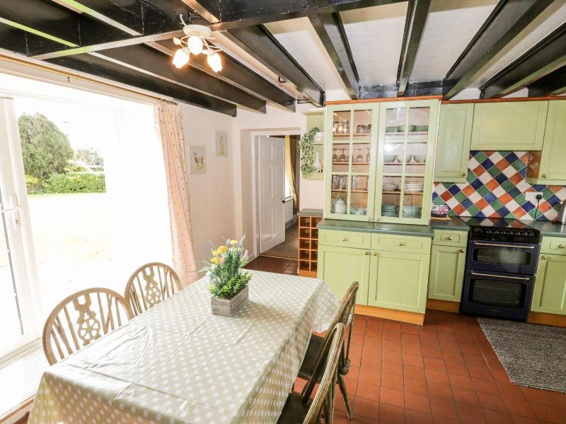 Woodlands Cottage - image 28