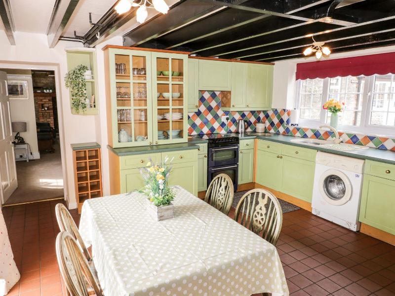 Woodlands Cottage - image 25