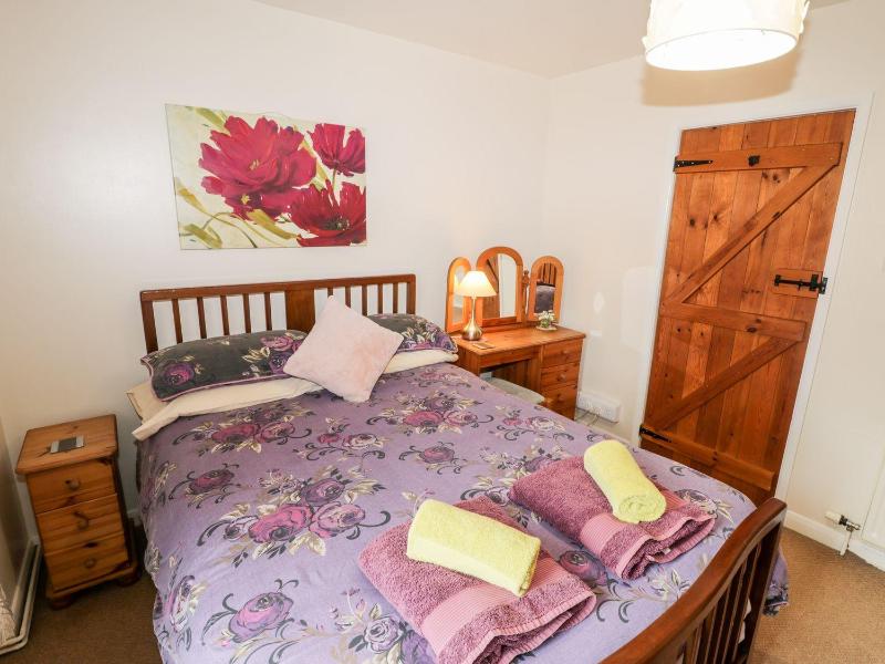 Woodlands Cottage - image 4