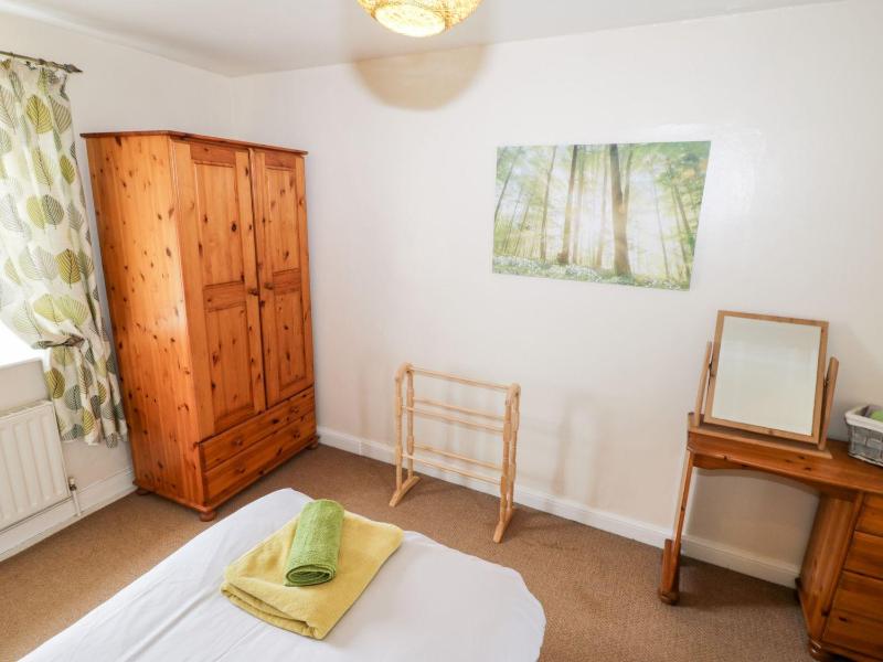 Woodlands Cottage - image 14