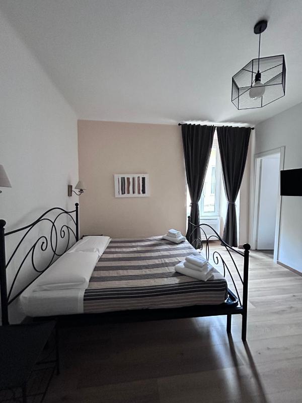 Double Room image 4