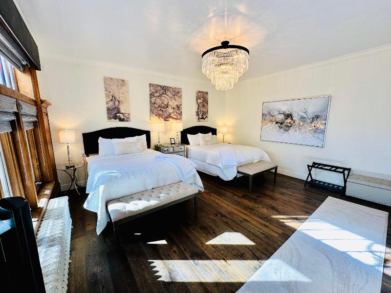Deluxe Quadruple Room image 3