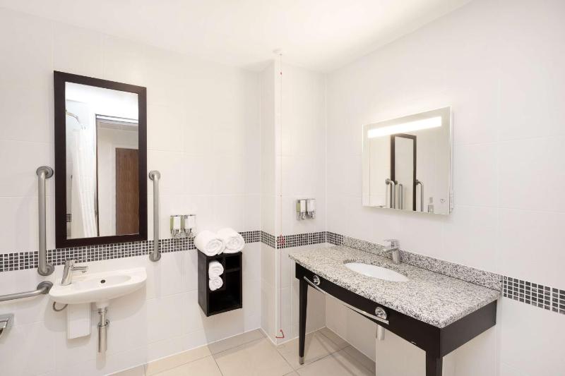 Hampton By Hilton Sheffield - image 19