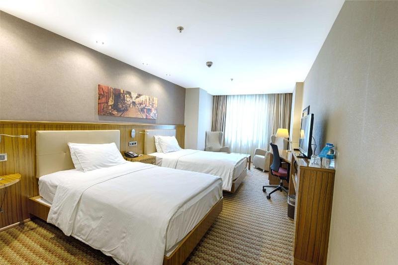 Twin Room - Non-Smoking image 3
