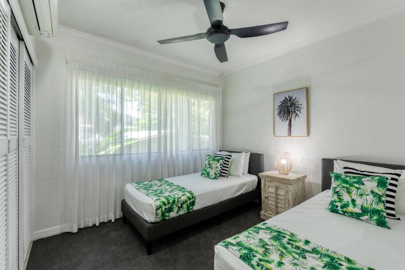 Unit 4 @ Tropical Reef Apartments - image 10