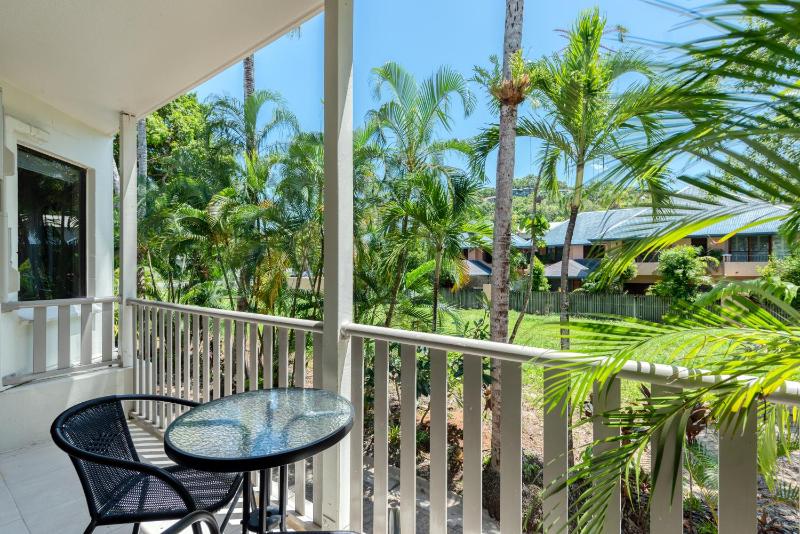 Unit 4 @ Tropical Reef Apartments - image 12