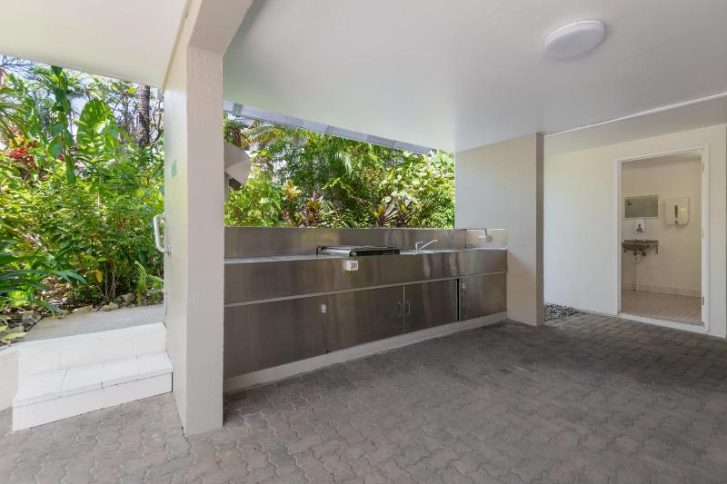 Unit 4 @ Tropical Reef Apartments - image 20