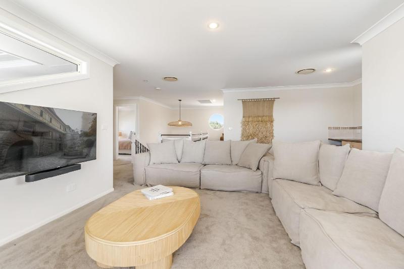 Salty Dayz - Designer Waterfront with Private Pontoon & Pool - Holiday Yamba - image 10