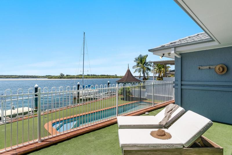 Salty Dayz - Designer Waterfront with Private Pontoon & Pool - Holiday Yamba - image 21