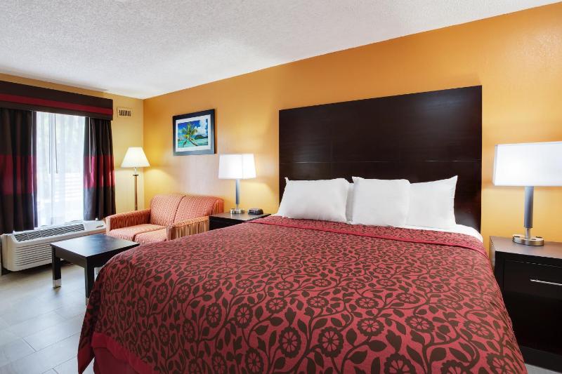 King Room - Non-Smoking image 2