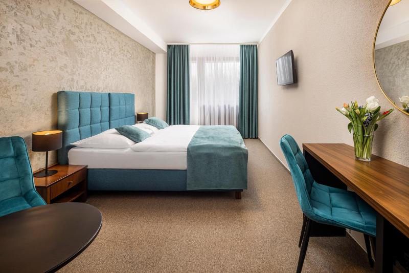 Superior Double or Twin Room with free access to the pool and fitness image 1