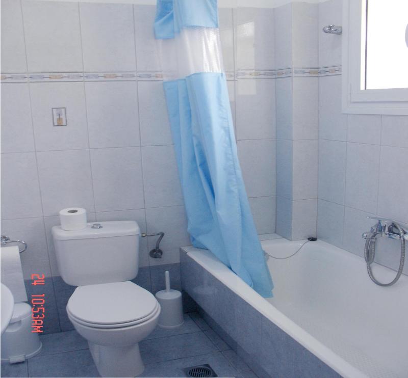 Double Room image 3