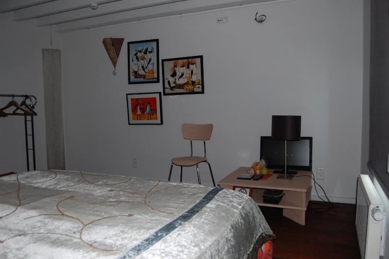 Economy Twin Room image 2