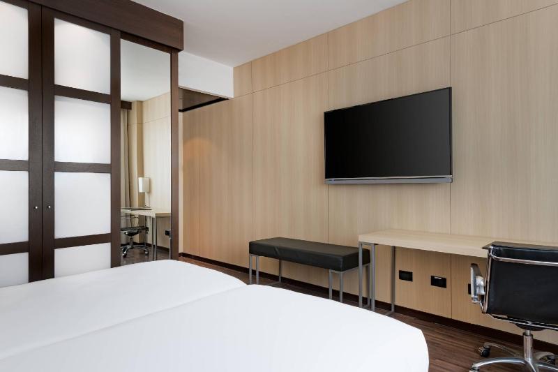 Standard King Room, Guest room, 1 King image 4