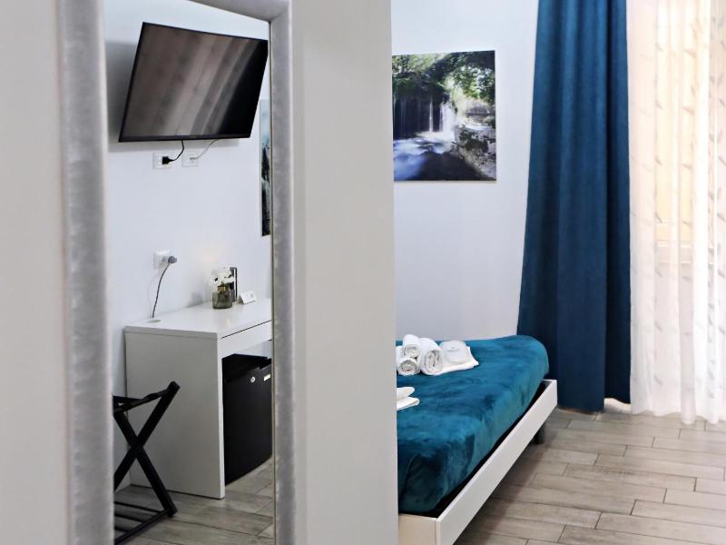 Double Room with Private Bathroom image 1