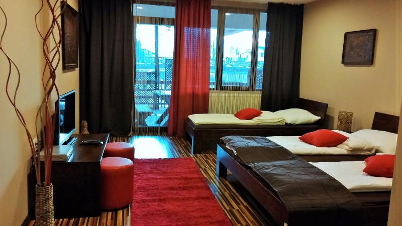 Superior Quadruple Room with Terrace and River View image 4