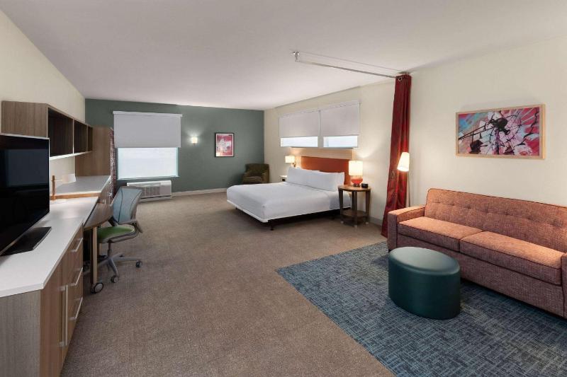 1 King Bed, Mobility Accessible Studio image 2