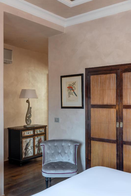 Double Room with City View image 3