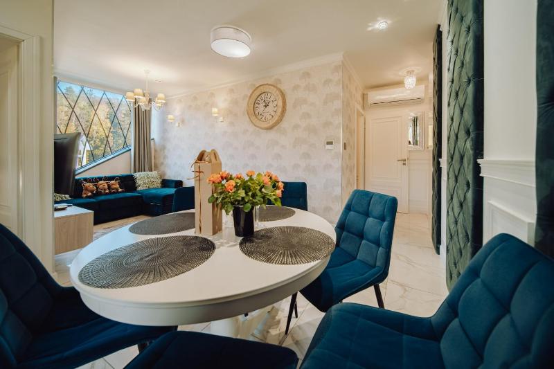 Penthouse Glamour Apartment with living room, two bedrooms and balcony image 1