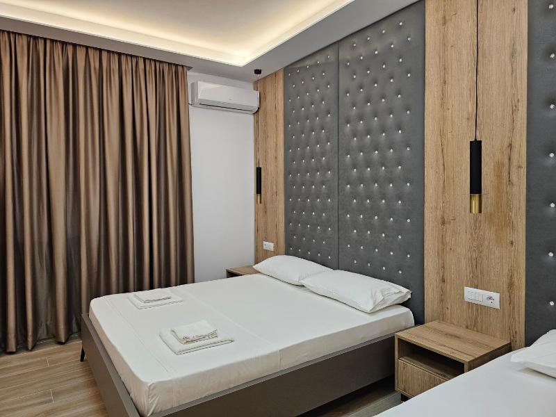 Deluxe Triple Room image 2