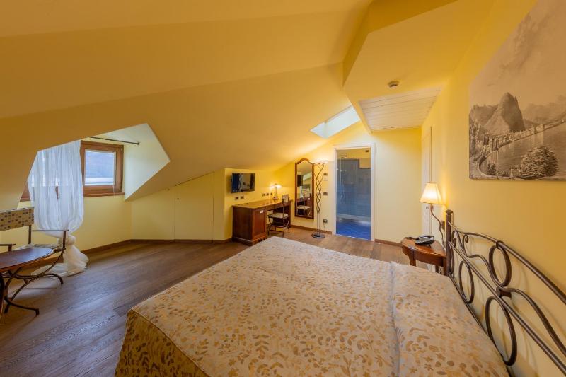 Double or Twin Room with Lake View - Attic image 1