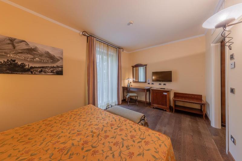 Double or Twin Room with Street View image 1