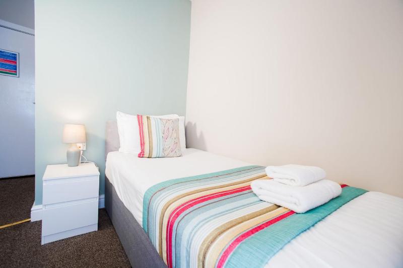 Twin Room image 1