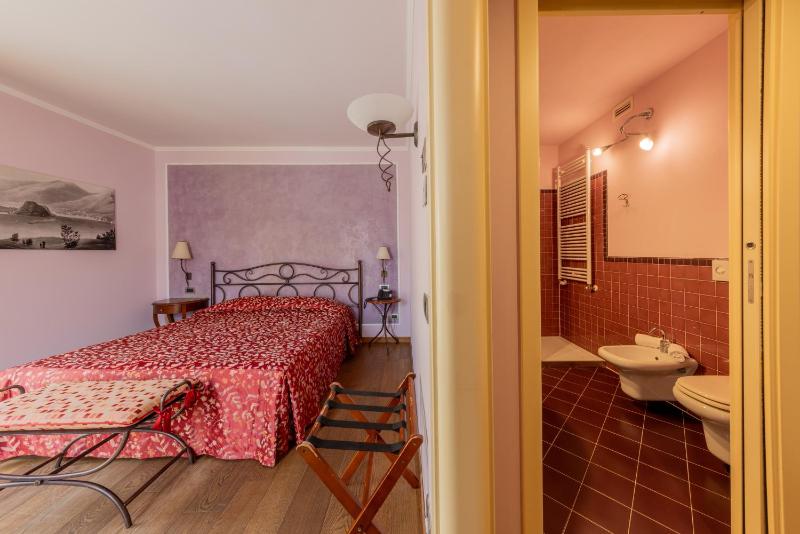 Double or Twin Room with Partial Lake View image 4