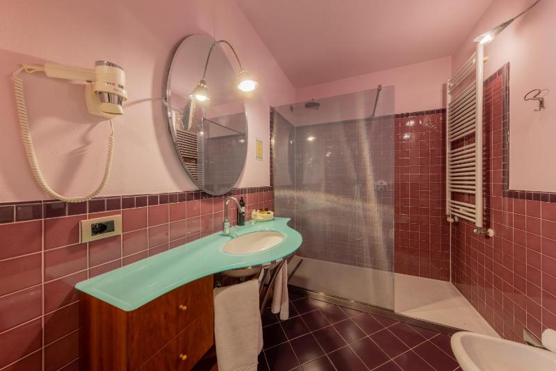 Double or Twin Room with Lake View image 4